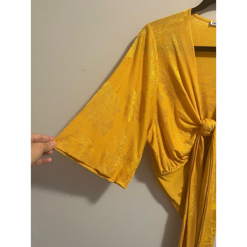 Zara Floral Jacquard Knotted Bodysuit Sz S in Gold Flowy Sleeves Snap Buttons - Picture 6 of 9